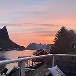 Retro - Cozy With A Fantastic View * 레이네