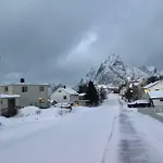 Retro - Cozy With A Fantastic View Feriehus Reine