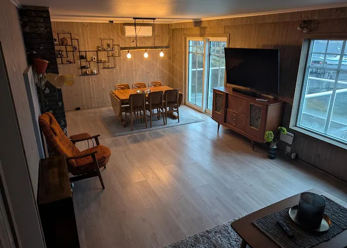 Retro - Cozy With A Fantastic View Reine