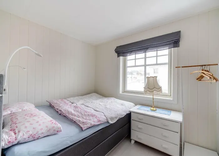 Retro - Cozy With A Fantastic View Reine