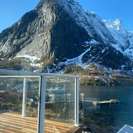 Retro - Cozy With A Fantastic View *