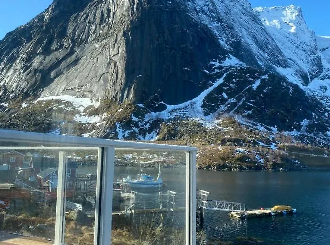 Retro - Cozy With A Fantastic View *